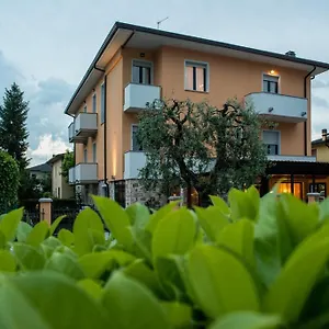 https://hotel-fiordaliso.it-lombardy.com